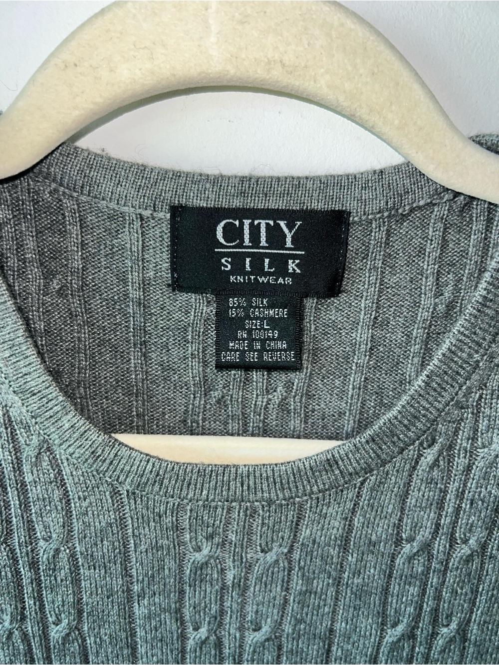 City Silk Women's Gray Silk and Cashmere Cable-Knit Sleeveless Sweater Vest Gray - Picture 2 of 5